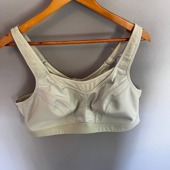 48C - WingsLove Sports Bra - Picture 2 of 9